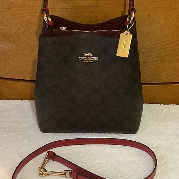 NEWER COACH Red/Brown Signature Coated Canvas and Leather Small Town Bucket Bag! - Picture 6 of 13